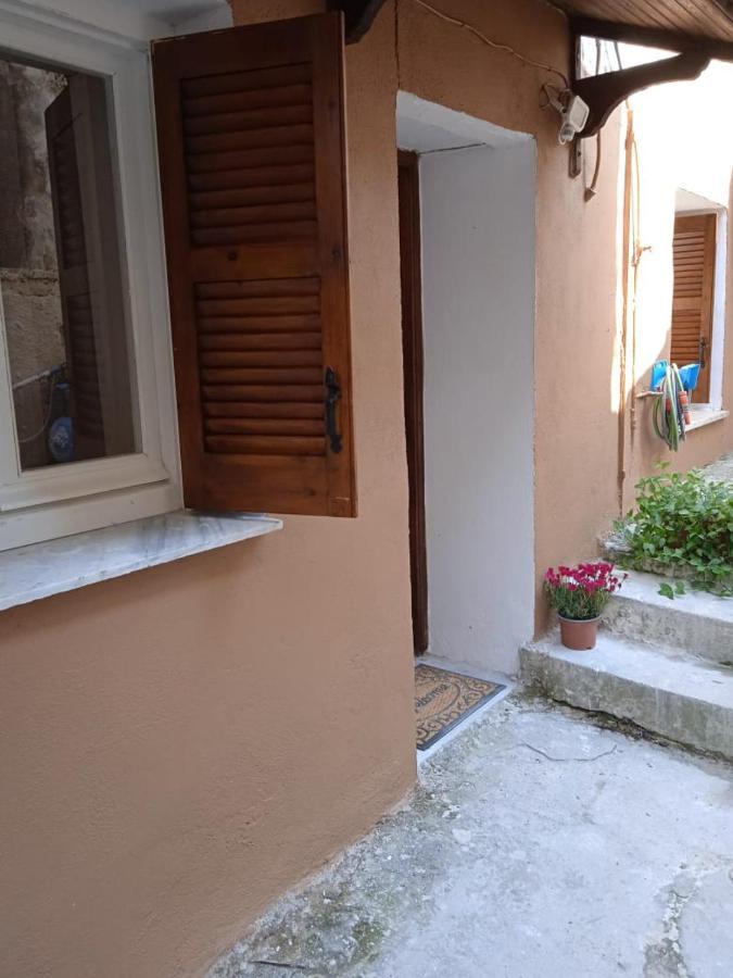 Telis Apartment *